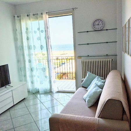 Appartamento A Riccione Con Balconcino Vista Mare Exterior photo