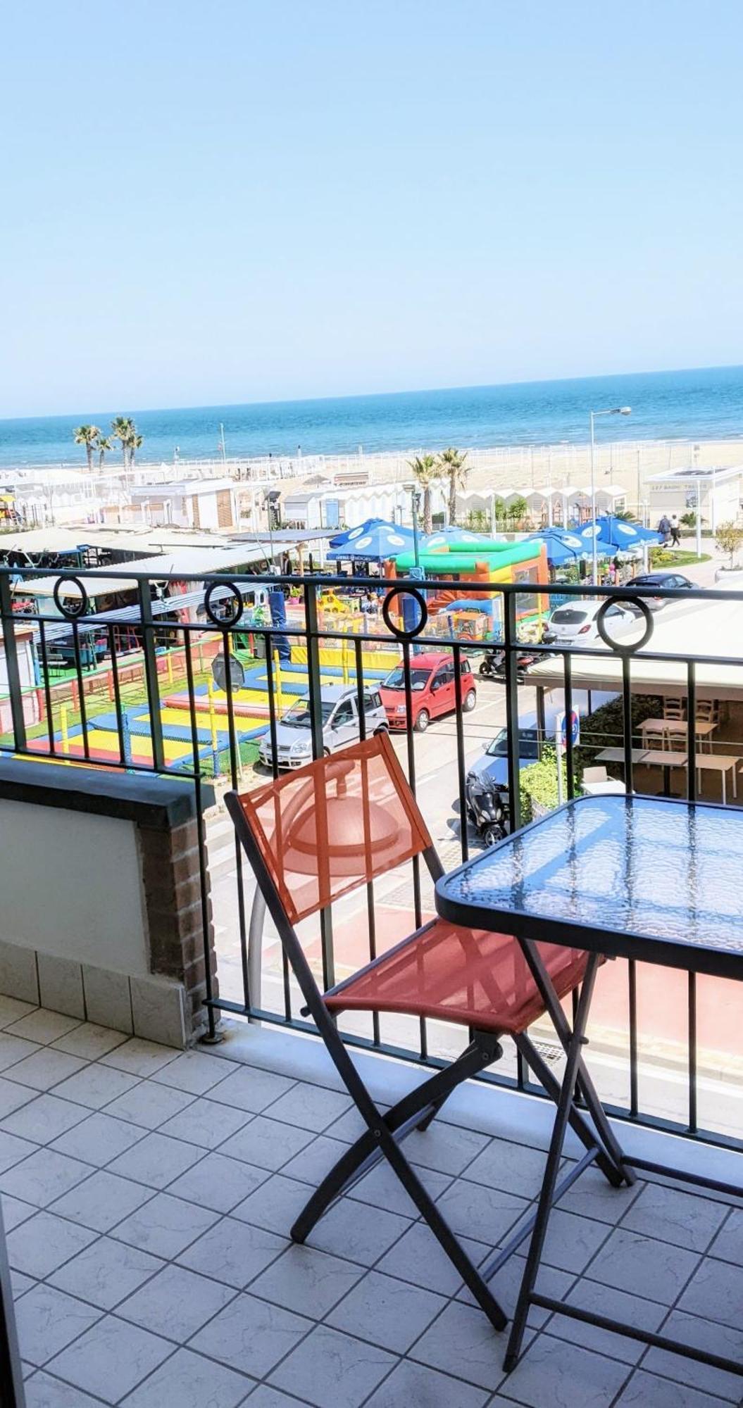 Appartamento A Riccione Con Balconcino Vista Mare Exterior photo